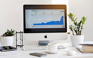 九游电竞中心-长传长射：场上那些令人震惊的远距离奇迹，长传集锦